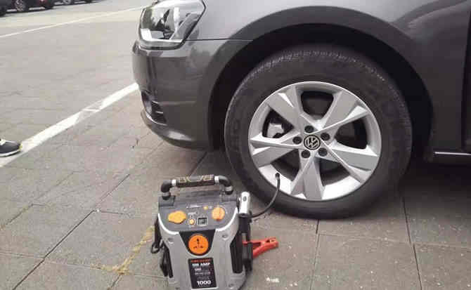 台安汽车搭电案例