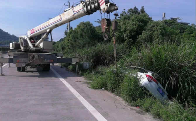 台安重载吊车救援 台安重载吊车救援